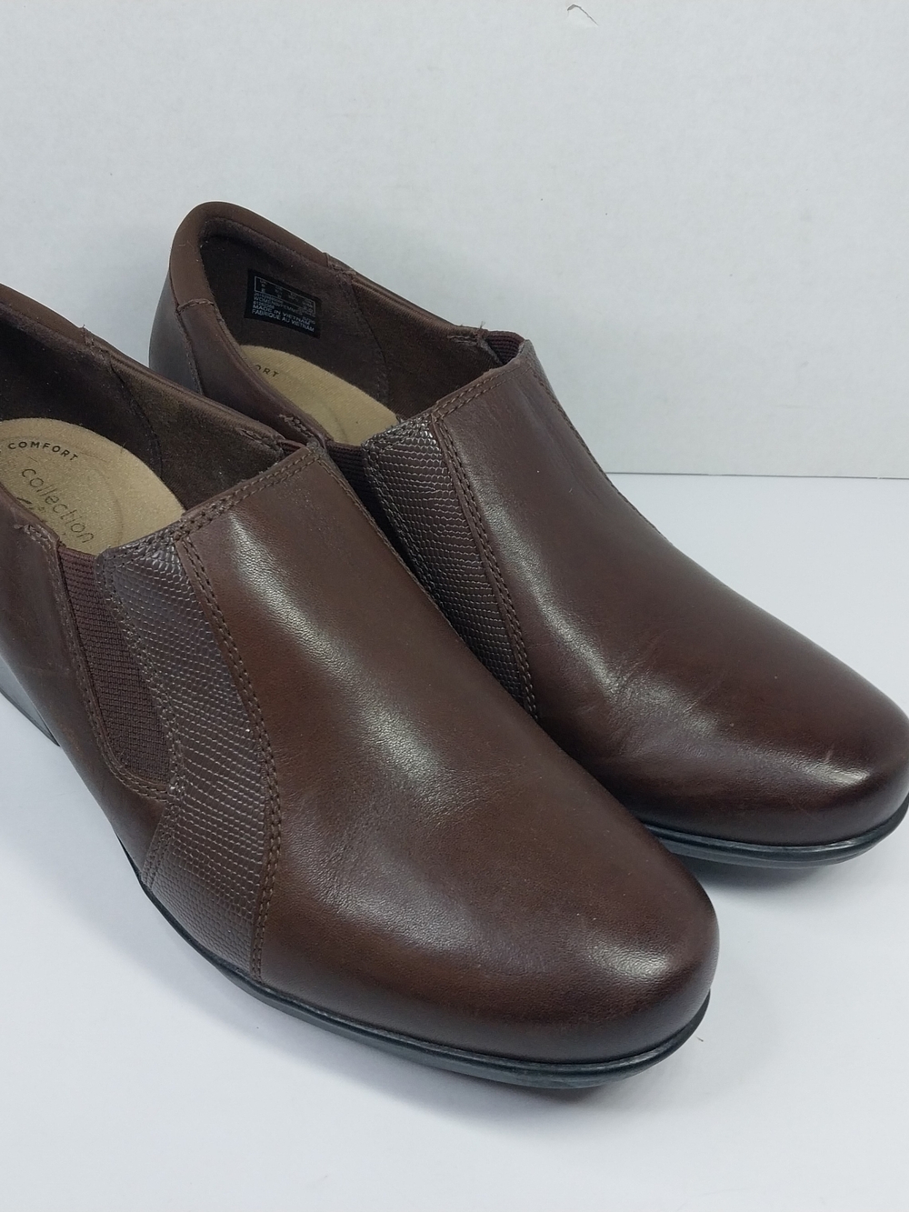 Clarks Emslie Chelsea Womens Size 8.5 W Brown Leather Slip On Comfort Shoes